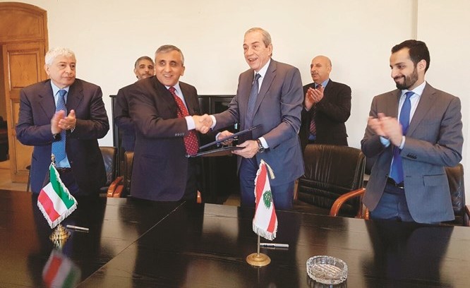 عبد الوهاب البدر وم. نبيل الجسر خلال توقيع الاتفاقية﻿