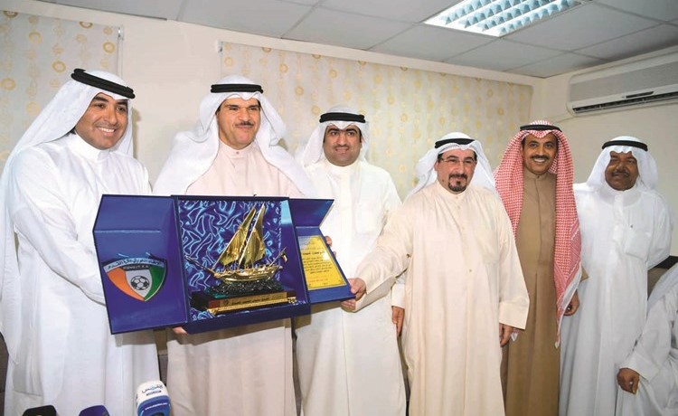 المحتفى به الشيخ سلمان الحمود والوزير خالد الروضان والشيخ فهد الجابر وفواز الحساوي(قاسم باشا)﻿
