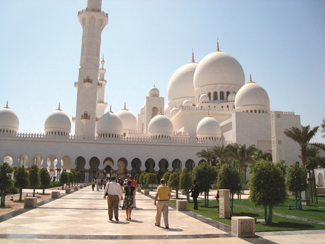 مسجد الشيخ زايد تحفة معمارية ﻿