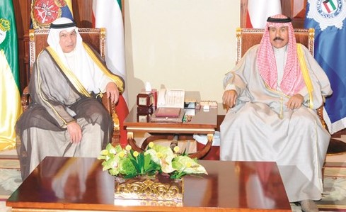سمو ولي العهد لدى استقباله الشيخ خالد الجراح﻿