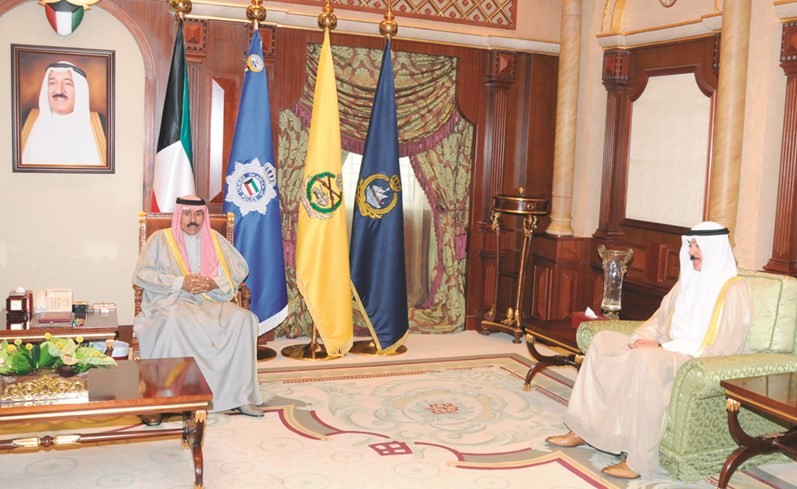 سمو ولي العهد الشيخ نواف الأحمد مستقبلا الشيخ محمد الخالد﻿