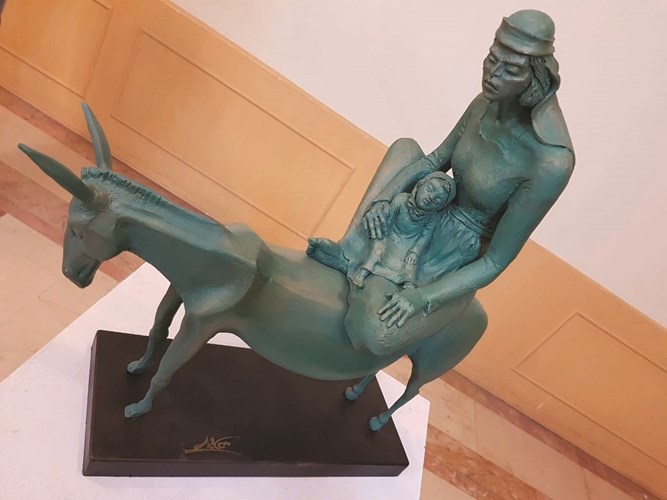 السفير المصري بالكويت يفتتح معرض و«رؤية» للفنان محمد قايد
