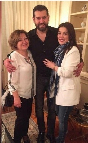 شاهد.. للمرة الأولى عمرو يوسف مع حماته وزوجته كندة علّوش