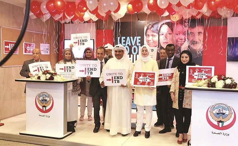 د.ماجدة القطان وم.ناجي صقر وممثل منظمة الصحة العالمية خلال الاحتفال ﻿