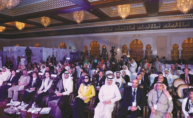 الشيخ محمد العبدالله والشيخة الزين الصباح ونبيلة العنجري في مقدمة الحضور(عادل سلامة)﻿