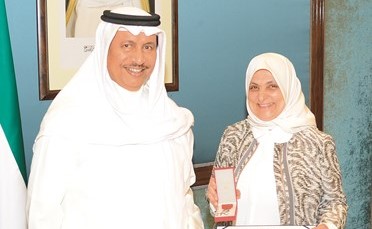 سمو رئيس الوزراء الشيخ جابرالمبارك خلال استقباله هند الصبيح ﻿