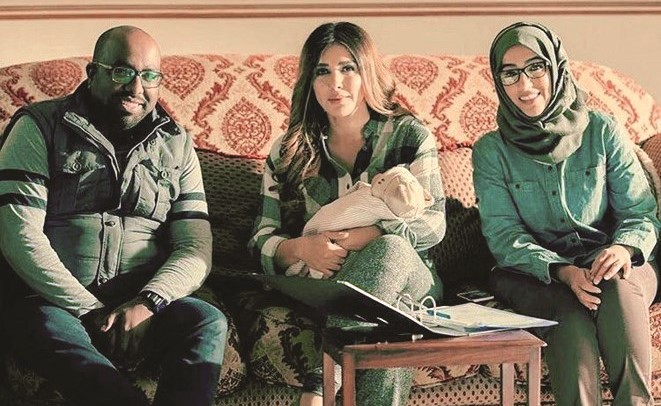 زهرة عرفات مع المخرجة نهلة الفهد في كواليس المسلسل﻿