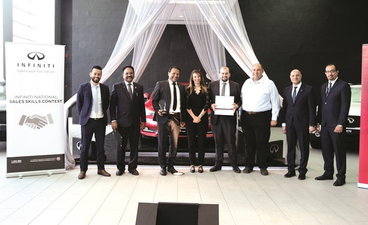 الفائزون مع بعض أعضاءالإدارة العليا لدى شركة البابطين﻿