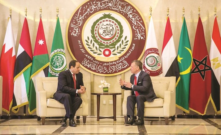  ويستقبل الرئيس المصري عبدالفتاح السيسي لدى وصوله الى عمان أمس﻿