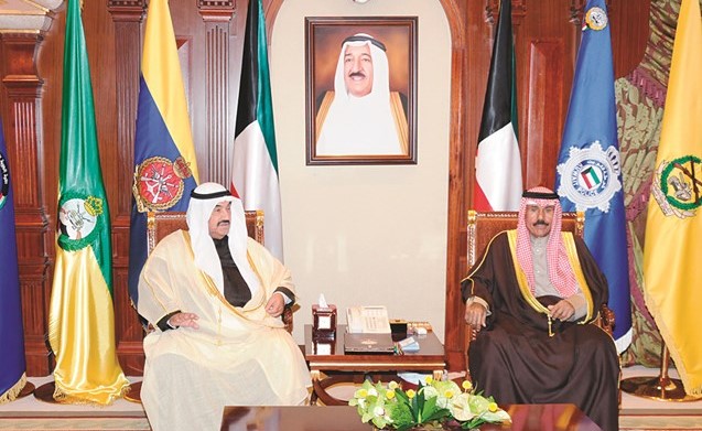 سمو ولي العهد الشيخ نواف الأحمد مستقبلا سمو الشيخ ناصر المحمد﻿