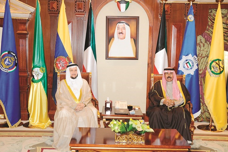 سمو ولي العهد خلال استقباله شريدة المعوشرجي﻿