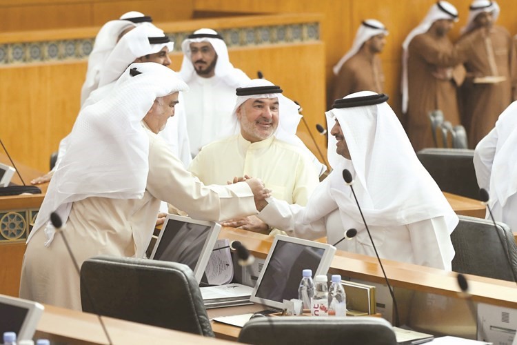 مبارك الحجرف وخليل الصالح وصالح عاشور ﻿
