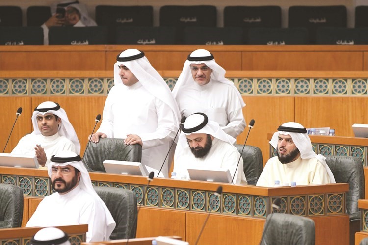 د. عادل الدمخي ود. وليد الطبطبائي ود. خليل عبدالله ود. عبدالكريم الكندري ورياض العدساني وسعدون حماد﻿