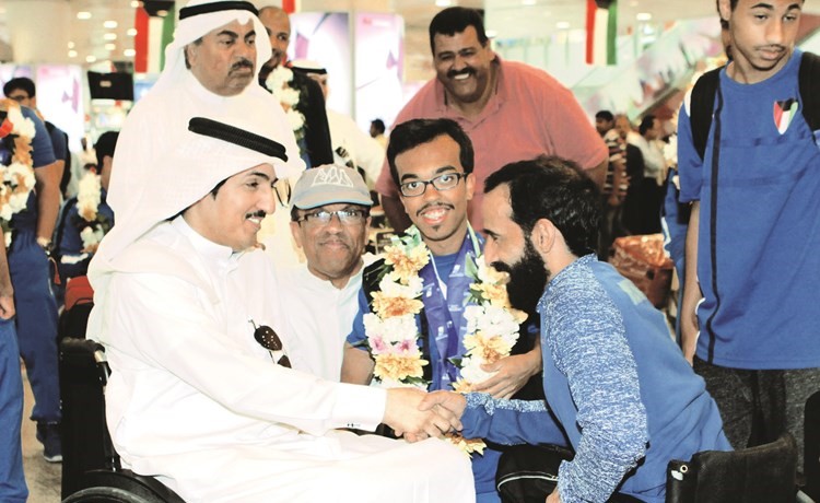 استقبال الوفد العائد في المطار ﻿