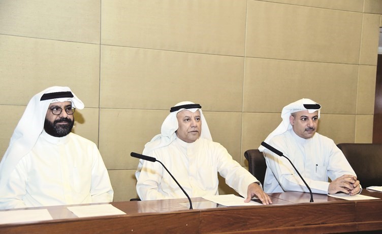 الخرافي متحدثا لأعضاء الجمعية العمومية﻿