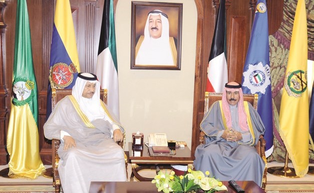 سمو نائب الأمير وولي العهد الشيخ نواف الأحمد مستقبلا سمو الشيخ جابر المبارك﻿