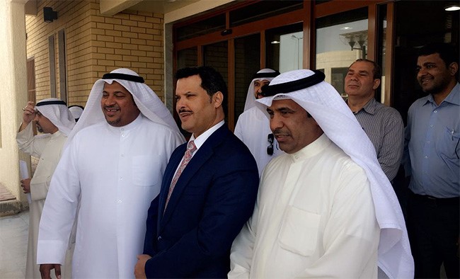 وزير الصحة يتفقد منطقة جابر الأحمد السكنية ويستمع لمتطلبات الأهالي