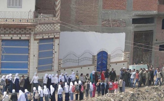 حدث في مصر.. أعظم تكريم لمعلم في جنازته