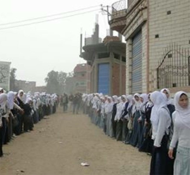 حدث في مصر.. أعظم تكريم لمعلم في جنازته