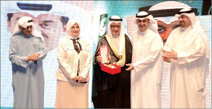 وليد الخشتي يتسلم جائزة شخصية العام للعلاقات العامة