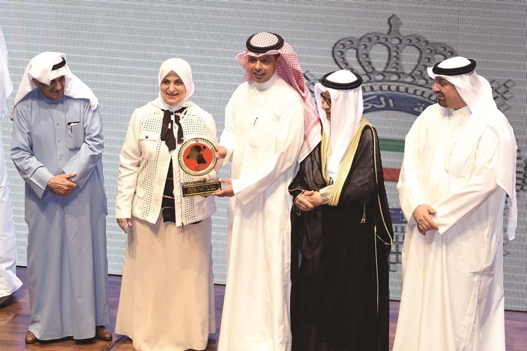 العميد عادل الحشاش يتسلم جائزة وزارة الداخلية﻿