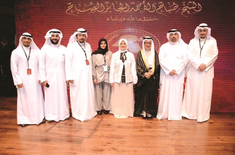 هند الصبيح وفهد المعجل وأعضاء جمعية العلاقات العامة﻿