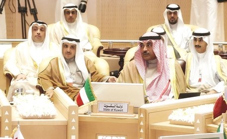 الشيخ صباح الخالد مترئسا وفد الكويت في الاجتماع ويبدو السفير الشيخ د. أحمد ناصر المحمد والسفير الشيخ ثامر الجابر﻿