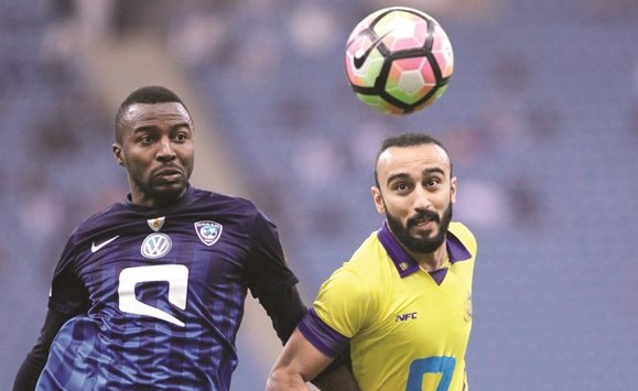 المواجهة تتجدد بين مهاجم النصر محمد السهلاوي ومدافع الهلال اسامة هوساوي ﻿