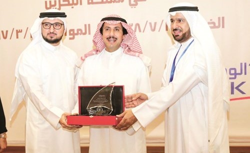 السفير الشيخ عزام الصباح خلال مشاركته في الملتقى ﻿