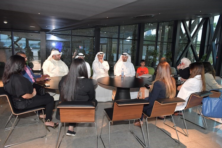 اللجنة العليا لمبادرة كافأ خلال إجراء السحب على الجائزة الأولى للمسابقة التشويقية﻿