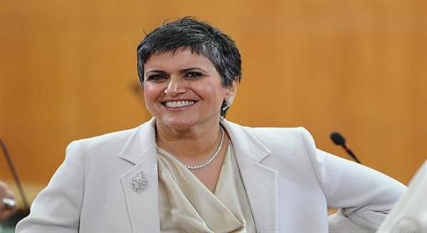 صفاء الهاشم تتقدم باقتراح برغبة لإيقاف إصدار رخص القيادة للوافدين