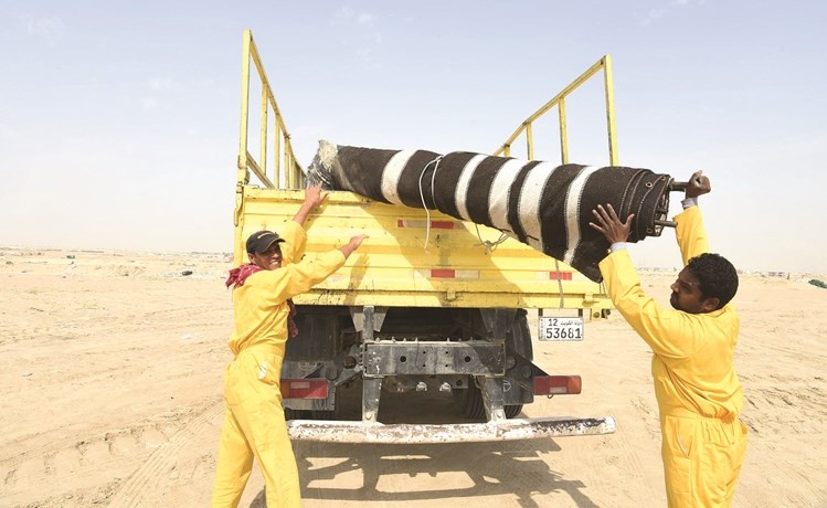 نقل مخلفات المخيمات الى موقع الحجز﻿