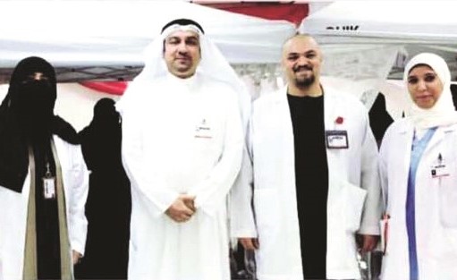 د.منال الرميان وفواز المصطفى ومدير المستشفى د.عبدالرحمن العنزي ورئيس القسم د.منى الظفيري﻿
