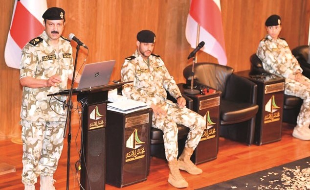 اللواء خالد الوقيت متحدثا خلال اختتام البرنامج التدريبي لحرس المجلس﻿