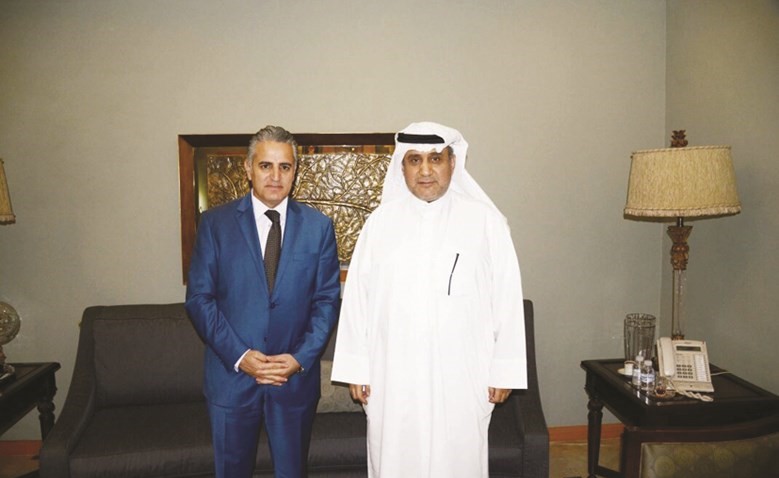 النصار خلال استقباله الجراح في مقر الشركة﻿