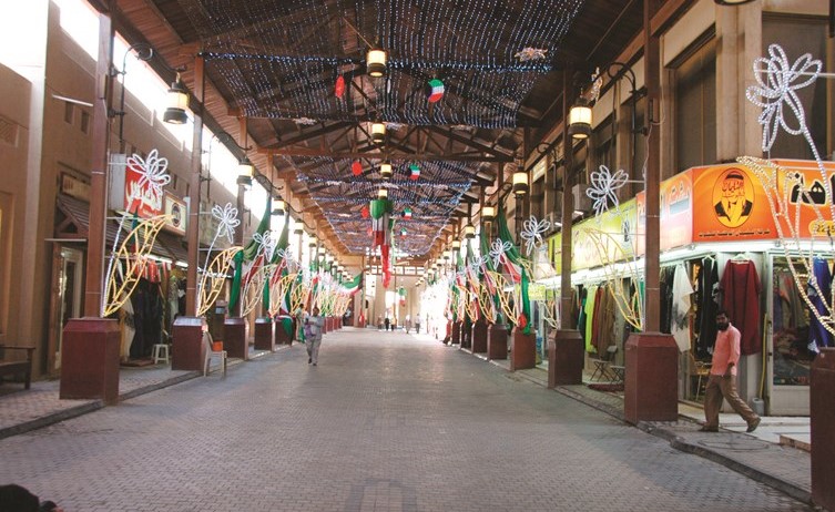 جانب من محلات سوق المباركية (محمد هاشم)﻿