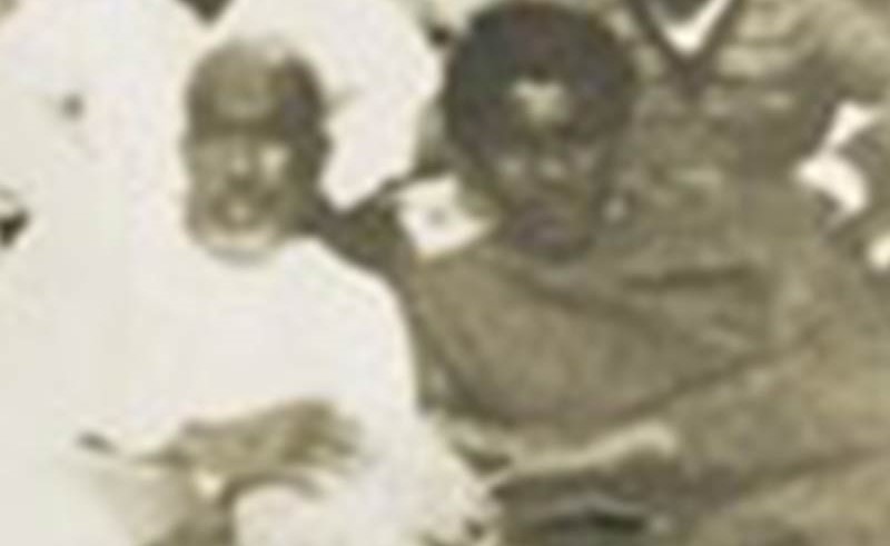 علي المسعد وأحمد العنجري ضمن أول فريق كويتي لكرة القدم عام 1930﻿