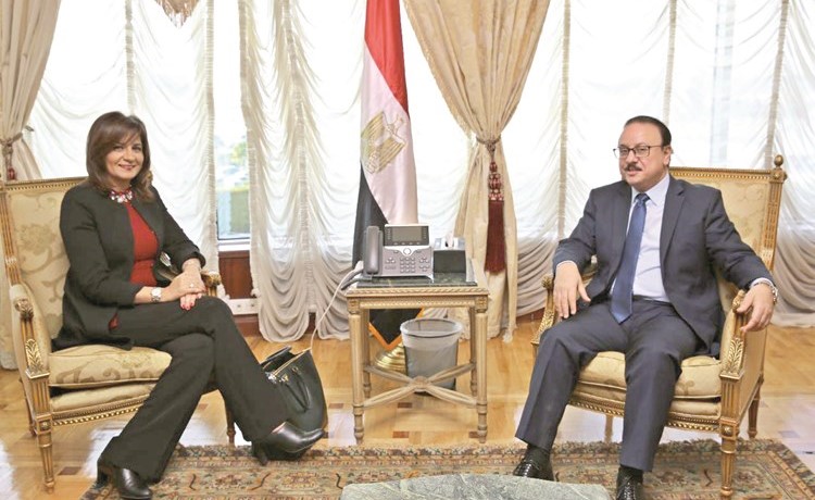 نبيلة مكرم خلال لقائها مع م.ياسر القاضي﻿