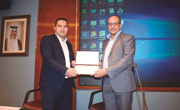 الجامعة تبحث أنظمة الطاقة الشمسية الكهروضوئية