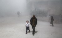 بالصور .. 100   قتيل بينهم أطفال في "هجوم كيماوي" على إدلب في سوريا