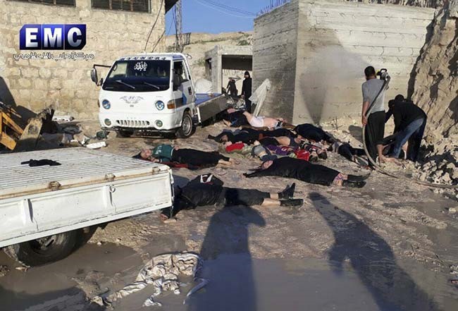 بالصور .. 100   قتيل بينهم أطفال في "هجوم كيماوي" على إدلب في سوريا