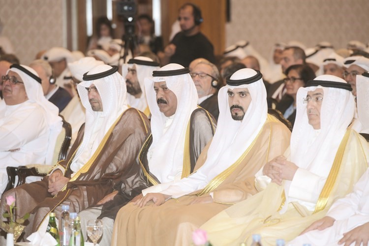 الشيخ مشعل الجابر في مقدمة الحضور ﻿