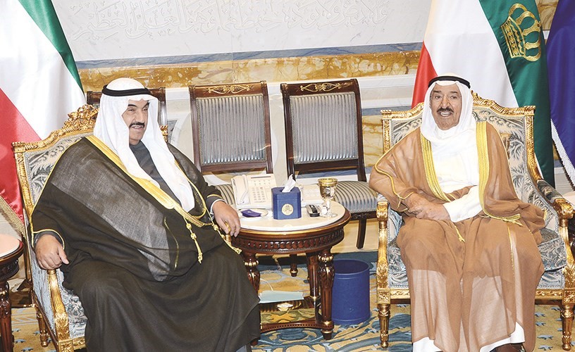 صاحب السمو الأمير لدى استقباله سمو الشيخ ناصر المحمد﻿