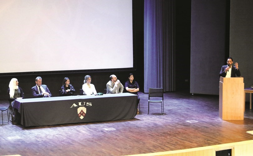 د.أحمد الملا متحدثا في المدرسة الأميركية﻿