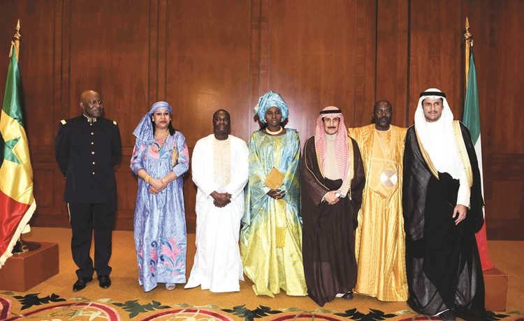 الشيخ د.إبراهيم الدعيج يقدم التهاني للسفير السنغالي عبدالأحد امباكي﻿