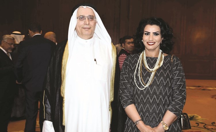 د.مصطفى بهبهاني وفاطمة العازمي يهنئان﻿