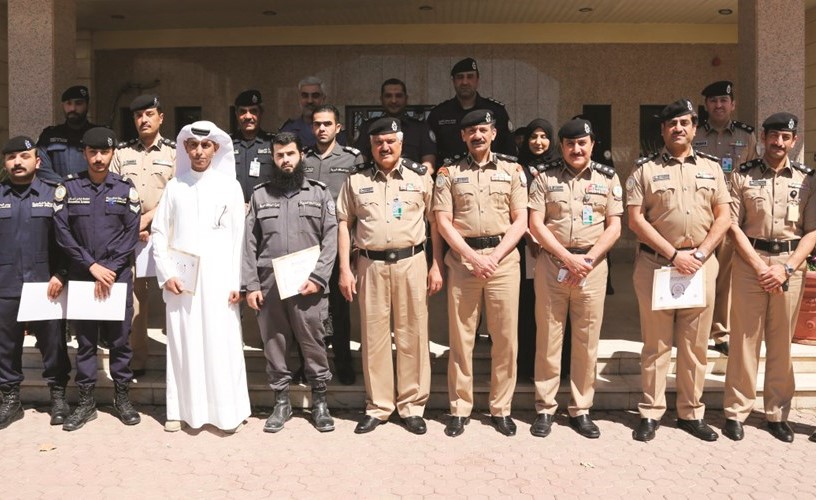 اللواء منصور العوضي يتوسط المكرمين ﻿
