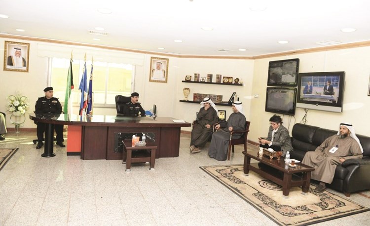 أعضاء لجنة حقوق الانسان أثناء احدى زيارات اللجنة إلى السجن المركزي﻿