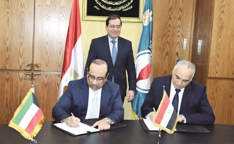 جانب من توقيع الاتفاقية﻿