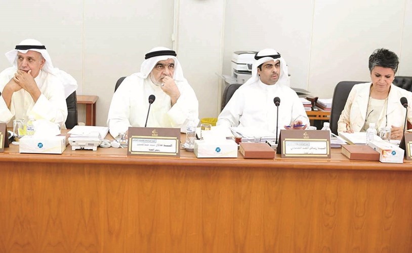 صفاء الهاشم ورياض العدساني وعدنان عبدالصمد وعبدالله الرومي خلال اجتماع لجنة الميزانيات﻿